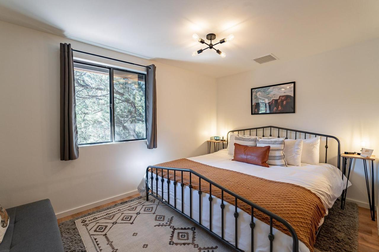 The Pine House - Cozy Mid-Century Modern, Pet-Friendly Villa Dış mekan fotoğraf
